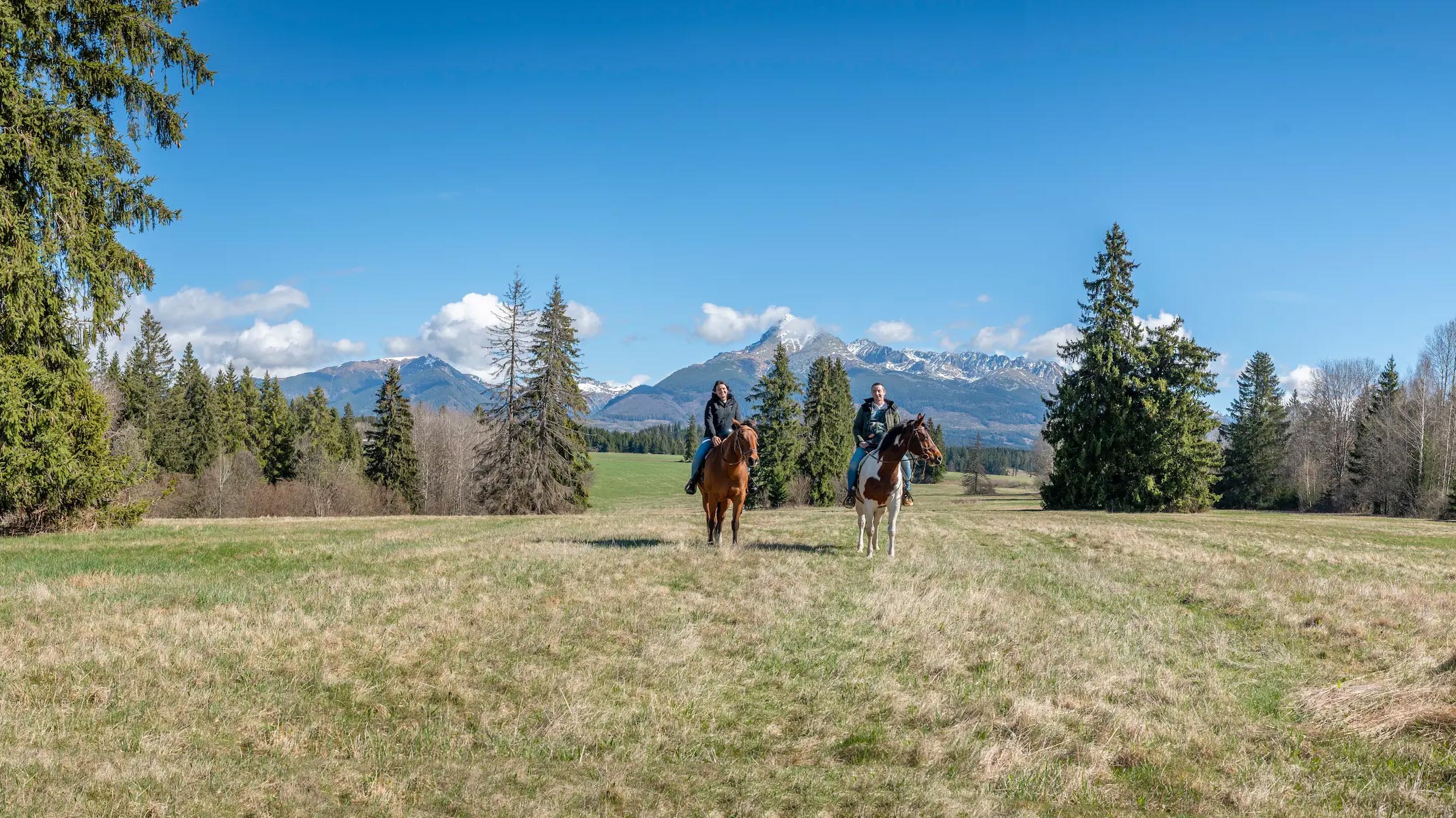 jarné vychádzky na koňoch